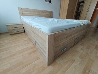 Manželská postel 180x200 cm