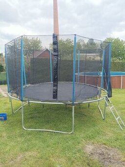 Trampolína