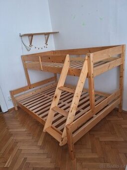palanda, vyvýšená postel