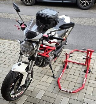 Ducati Monster 796