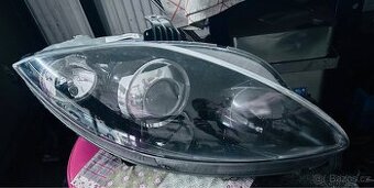 Seat Leon pravé přední světlo XENON - 1