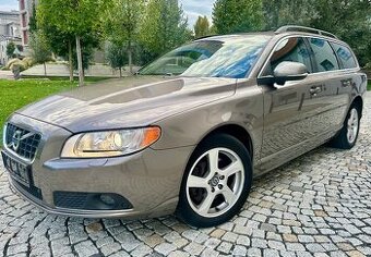 VOLVO V70 2.0D4 120KW 5VÁLCE SUMMUM AUT-KUŽE-Bi XENON-ACC