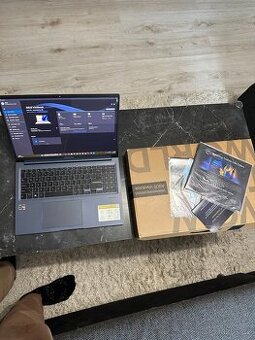 Asus Vivobook 16", 4K OLED displej, TOP stav