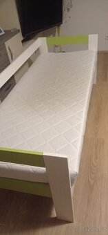 Dětská postel zeleno-bila