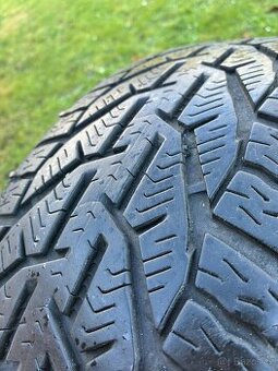 Pneumatiky na plechovém disku