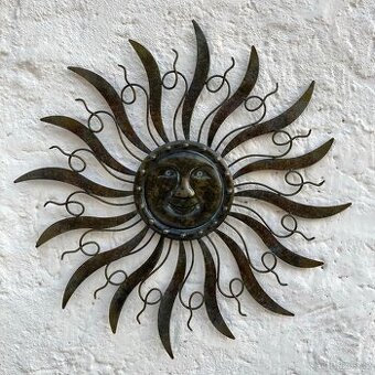 Nástěnná kovová dekorace SLUNCE / TMAVÁ patina 53cm