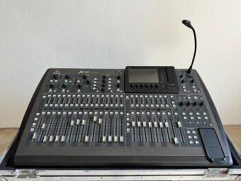 Behringer X32 + karta X-UF