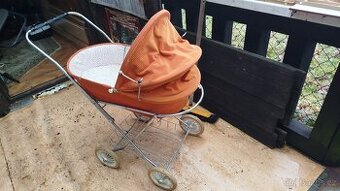 Dětský retro kočárek pro panenky