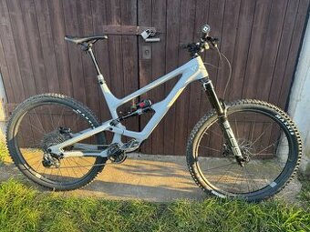 Celoodpruzene horske karbonove kolo velikost XXL