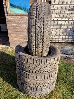 Prodám sadu zimních pneu 215/60R16 Pirelli
