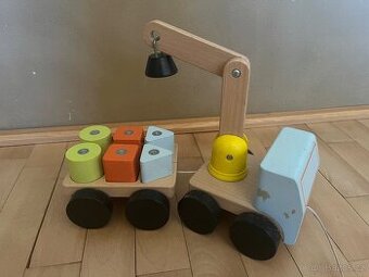 Jeřáb s kostkami Ikea