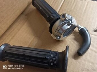 sada rukojetí na různá moto