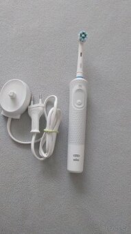 Elektrický zubní kartáček Oral B