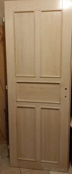 interiérové masivní dveře