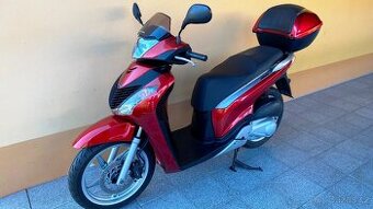 Honda SH 125i / po 1.majiteli / 2x klíč /nové pneu/ serviska