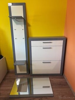 Nábytek do předsíně/chodby