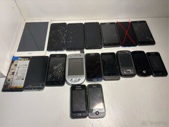 Soubor 17 dotykových telefonů se spoustou příslušenství