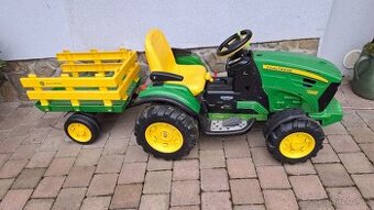 elektrický traktor s přívěsem