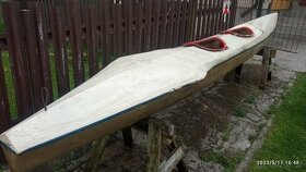 Závodní sjezdová debl kanoe