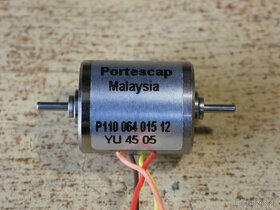 Miniaturní krokový motor Portescap P110 064 015 12, váha 23g