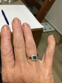 Prsten se smaragdy a brilianty