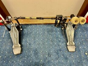 Pearl doublepedal.