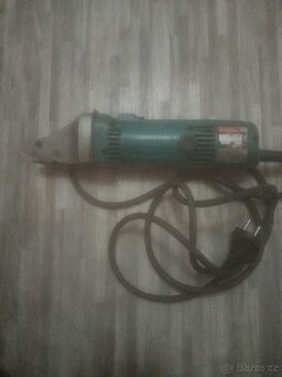 Elektrické nůžky na plech makita JS1660
