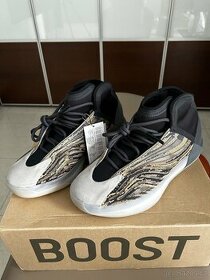 Yeezy QNTM Amber tint, size 44