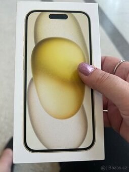 iPhone 15 žlutý