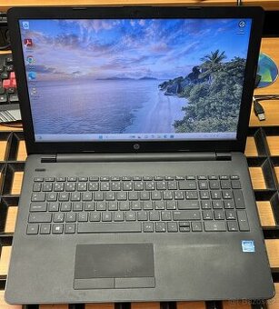 HP 15, Pentium 2.56GHz, 4 jádra, 8GB RAM, SSD 256GB