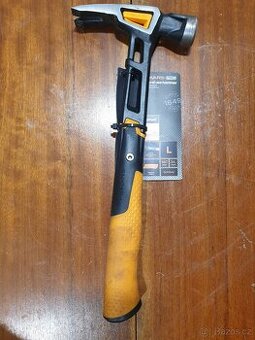 Tesařské kladivo Fiskars L 20oz/13,5" - 1020214 nové Tesařs