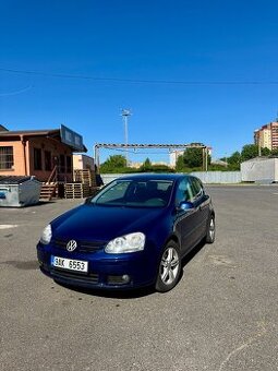 Volkswagen Golf 5 2007 1.6i - servisováno + zimní sada