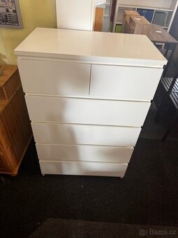 Hezká bílá 6ti šuplíková komoda IKEA MALM