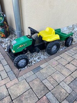 Šlapací traktor s vozíkem