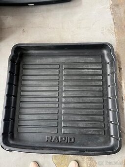 ŠKODA RAPID-PLASTOVÁ VANA DO KUFRU ORIGINAL