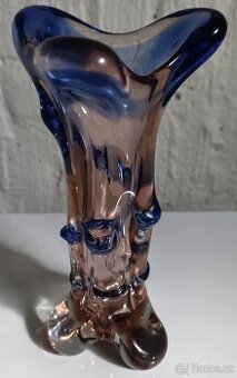 Váza z hutního skla