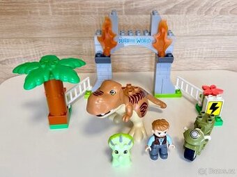 Lego Duplo Jurský svět 10939 T-Rex a triceratops na útěku