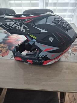 Airoh Aviator 3 spin