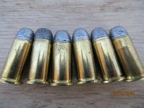 Náboj 44 rusian plněno černým prachem