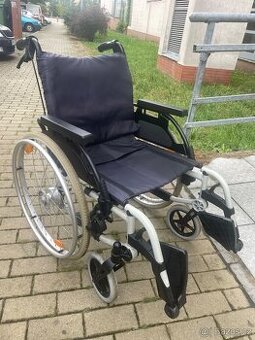 Skládací invalidní vozík Breezy
