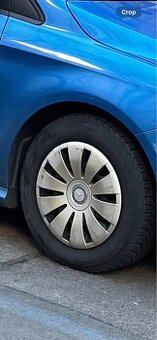 Zimní pneu R15 + plechové disky + poklice Mercedes