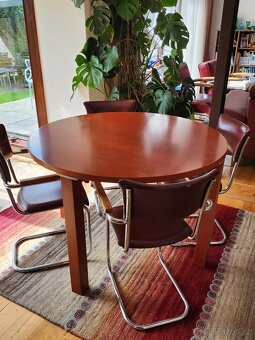 Prodám kulatý jídelní stůl – průměr 120 cm