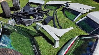 Prodám Přední sklo 658845011 C VAG ORIGINÁL a zadní 5DV