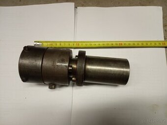 Přípravek na řezání závitů