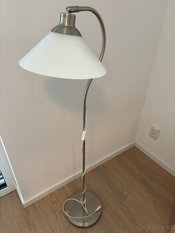 Stojici lampa do 150cm