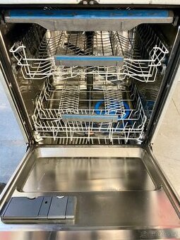 Myčka Electrolux vestavná. Bez předního dekoru 