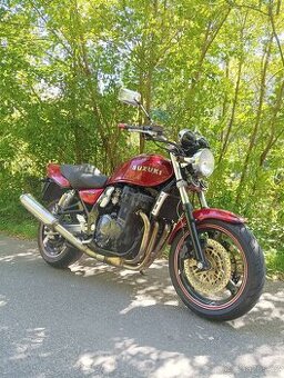 Suzuki GSX 750 inazuma