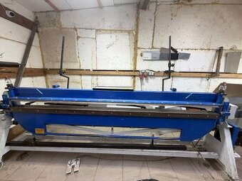 Ohýbačka plechu MOP 3000/0,8 s kolečkvými nůžkami