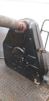 Tatra 613 - palivová nádrž