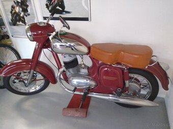 Jawa 250 kývačka